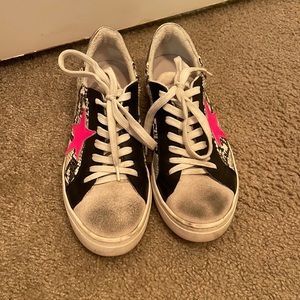 Steve Madden Distressed sneakers size 9